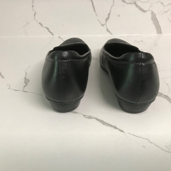 Clarks Everyday Women’s Black Leather Loafer US 6.5 M - Picture 5 of 8